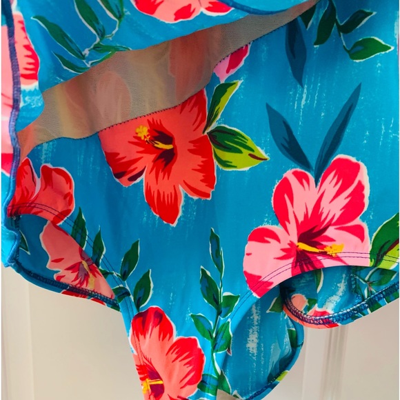 ❤️SOLD ON MERCARI❤️NWOT BEAUTIFUL BRIGHT SABREE 1 PIECE BATHING SUIT SIZE 20W - Picture 5 of 9